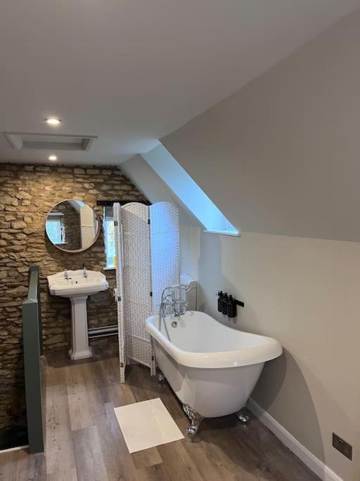 Quaint Cotswold Cottage 奇平诺顿 外观 照片