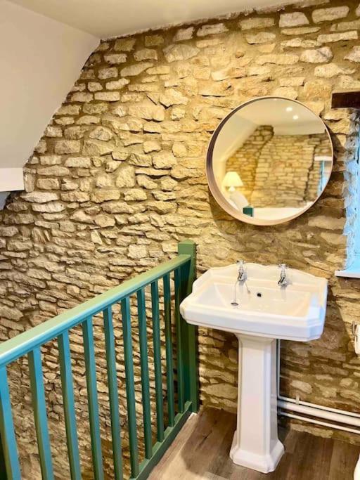 Quaint Cotswold Cottage 奇平诺顿 外观 照片
